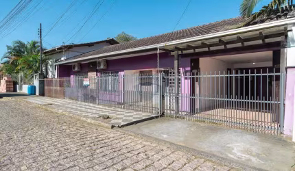 Casa na Melvin Jones