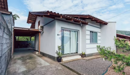 Casa à venda em Indaial com piscina no Bairro Estrada das Areias por R$299mil
