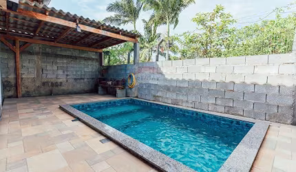 Casa à venda em Indaial com piscina no Bairro Estrada das Areias por R$299mil