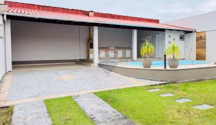 Casa com piscina e área de festas à venda no Bairro Carijós – Indaial