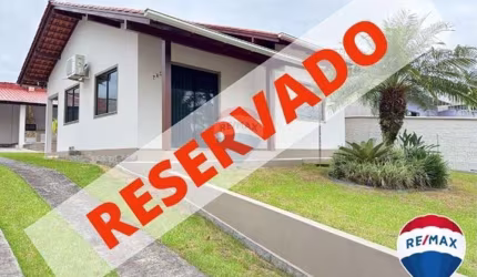 Casa com piscina e área de festas à venda no Bairro Carijós – Indaial