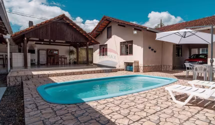 Casa com piscina no bairro João Paulo II, Indaial