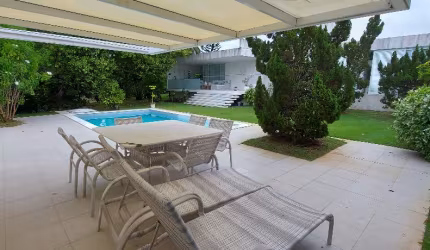 Casa em exelente condomínio!