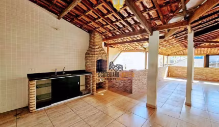 Oportunidade - Linda Casa de 3 Dormitórios / Suíte / Lazer !