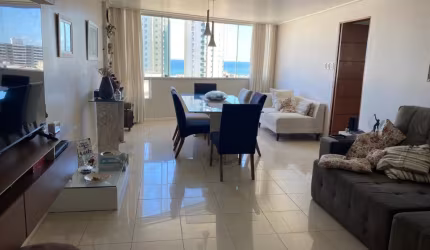 Apartamento à venda com 3 quartos no Costa Azul