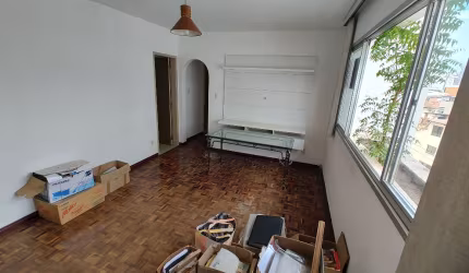 Apartamento à venda de 76m2 com 2 quartos e 1 dependência no Garcia