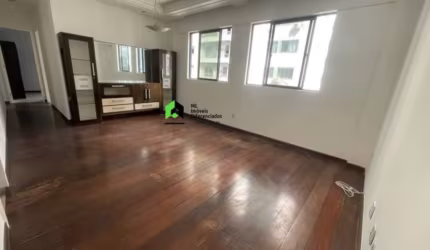 Apartamento à venda de 80m2  com 3 quartos e 1 dependência no Alto do Itaigara