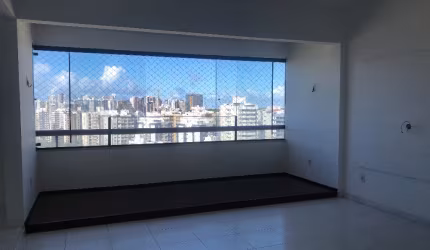 Apartamento com 3 quartos revertidos para 2 quartos, 1 suíte , 2 vagas soltas, linda vista panorâmica no Caminho das Árvores