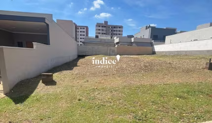 Terreno á venda no Condomínio San Marco