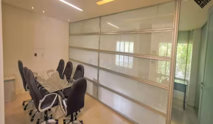 Prédio com 350m² no Rio Vermelho e elevador privativo