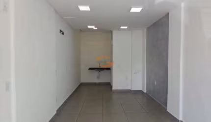 Uma Sala Comercial bem localizada no Green Laife II .