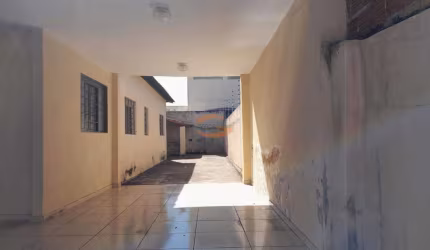Casa bem localizada Bairro Parque Industrial .