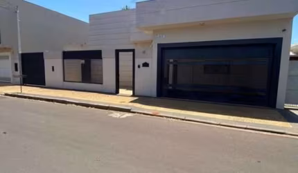 Casa para Venda em Guararapes, Centro, 3 dormitórios, 1 suíte, 2 banheiros, 3 vagas