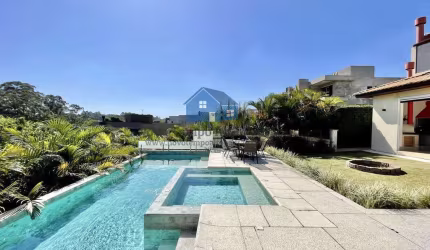 Mansão excepicional com piscina com borda infinita + lazer completo