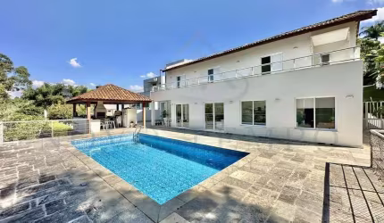 Casa Luxuosa com 5 Dormitórios (4 Suítes), Piscina Aquecida e Espaço Gourmet Completo