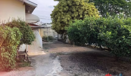 Casa a venda no centro em Vinhedo.