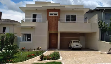 Casa em Condomínio em Valinhos, bem localizado, fácil acesso às principais rodovias.