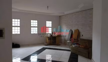 Casa para vender em Valinhos,próximo a APAE,com 03 quartos sendo 01 suíte,semi nova,com construção nos fundos também.