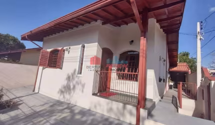 Casa a venda em Valinhos/SP.