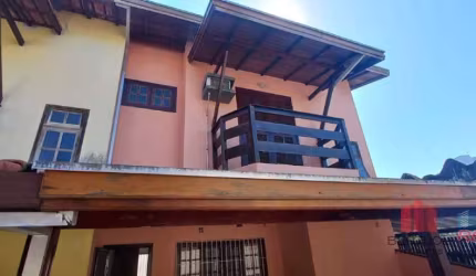 Sobrado com 104 m² com 3 quartos sendo uma suite à Venda em Caraguatatuba