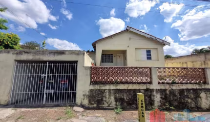 Casa a venda em localização privilegiada
