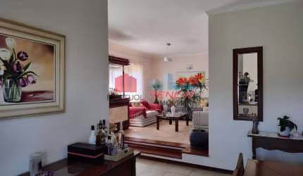 Casa para vender em Valinhos no Condomínio Oruam,com 3 quartos sendo 01 suíte com closet,salas,lavabo,cozinha,piscina,excelente acabamento.