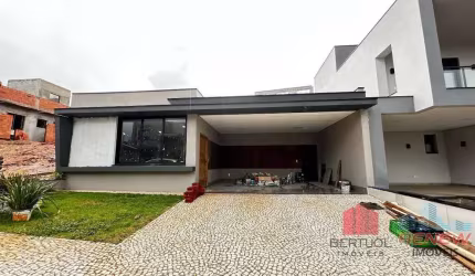 Casa à venda com 3 suítes, 2 vagas. Condomínio Bosque da Mata - Valinhos/SP
