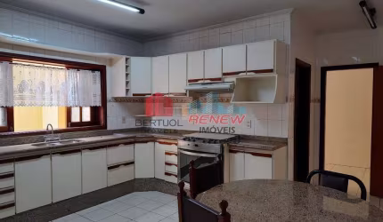 Casa para vender em Valinhos no Condomínio Maison Blanche, com 04 quartos sendo 03 suítes, excelente acabamento, rica em armários.