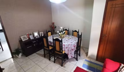Santa Catarina / JF - Apto Tipo Casa - 2/4 Ótimo Tamanho - Excelente Localização - Área Externa