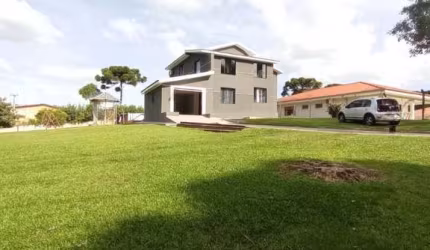 Sobrado com Amplo espaço na Fazenda Rio Grande