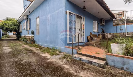 Casa à venda ideal para moradia e ponto comercial