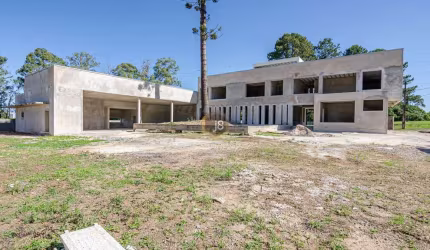 Casa em fase final de construção com 4 suítes - J8