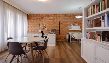 Casa comercial ou residencial no Seminário - J8