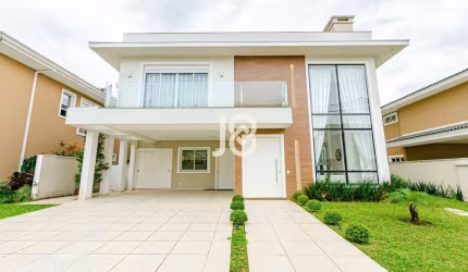 Casa 4 suítes em condomínio em Santa Felicidade J8