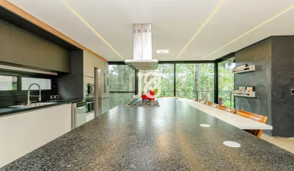 Casa com 4 suítes em Santa Felicidade - Jota8