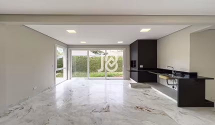 Casa em condomínio em Santa Felicidade - J8