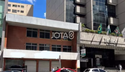 Prédio com terreno na Rua Emiliano Perneta - J8