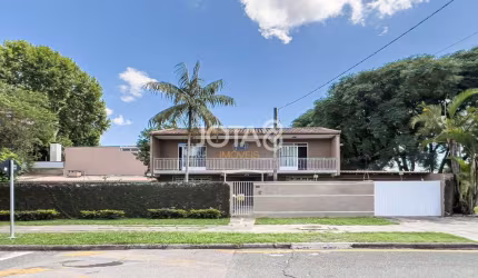 Casa comercial/residencial no Hugo Lange ! J8