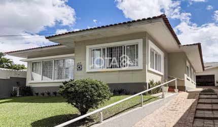 Casa térrea com 03 quartos no Vista Alegre - J8