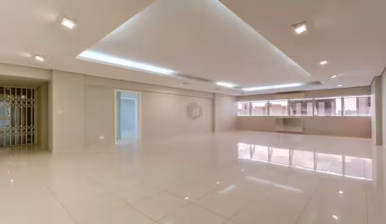 Conjunto Comercial  Reformado no Centro - J8
