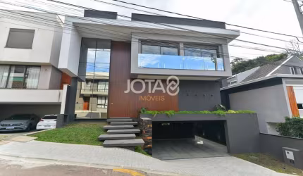 Linda casa em condomínio no Campo Comprido - J8
