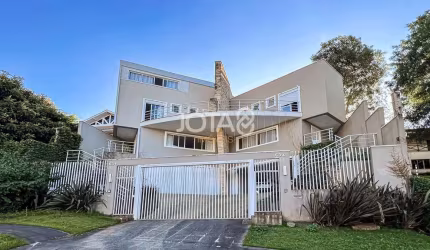 Excelente casa com 4 suítes em Santa Felicidade!!