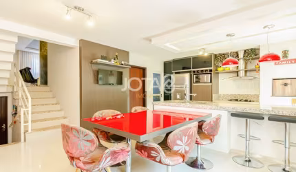 Sobrado triplex no Portão! J8 Imóveis