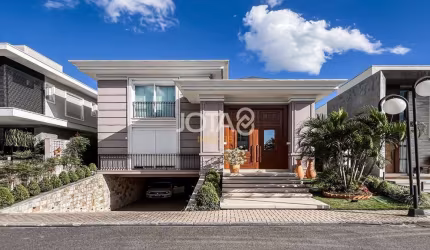 Casa em CondomÍnio 4 suÍtes Ensolarada J8