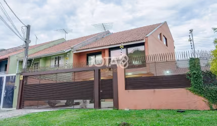 Casa com 3 quartos, home officee ático - J8