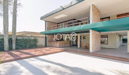 Casa com 4 suítes próximo ao Parque Barigui - J8