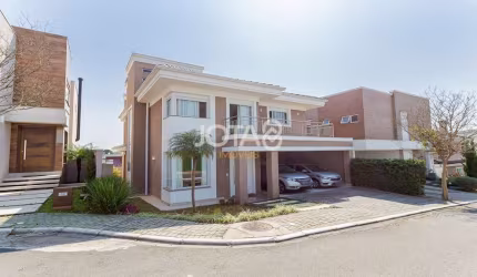 Casa encantadora com 4 suítes em Santa Felicidade