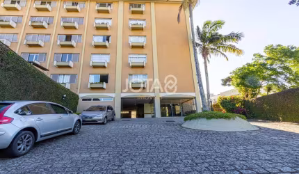 Apartamento reformado no Batel - J8 Imóveis