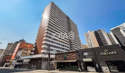 Apartamento com muito sol de 150m no Batel J8