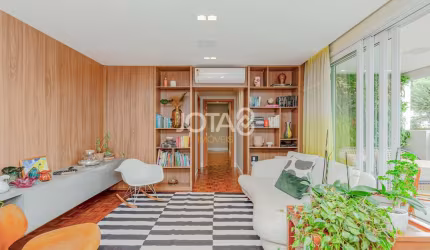 Apartamento no Cabral com 3 quartos e 2 vagas - J8